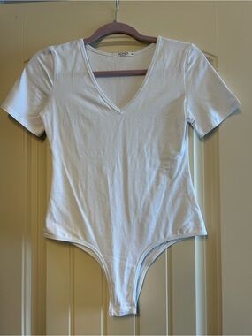 NWOT White V-Neck Short Sleeve Bodysuit